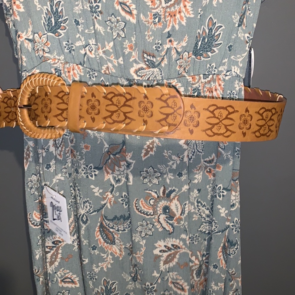 Dress - Picture 3 of 4